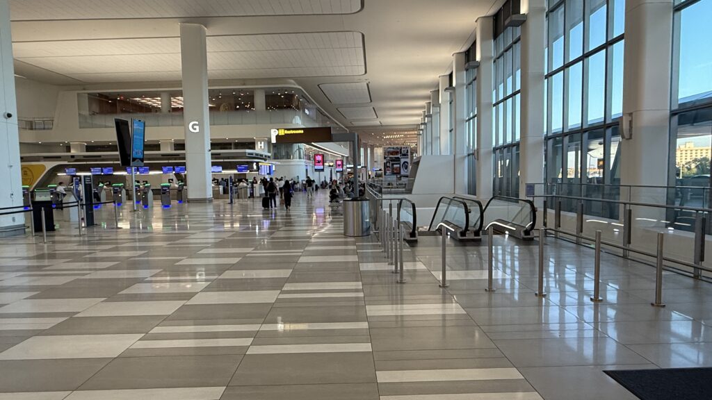 Lux Ride NY | LaGuardia Airport Transfers: Luxury Car Service to and from LGA NYC